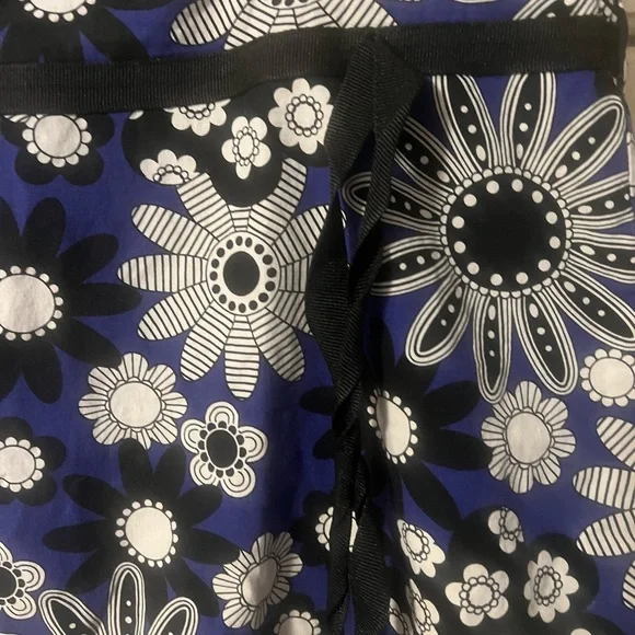 An MIKK Couture Floral Skirt in size large - Picture 3 of 7